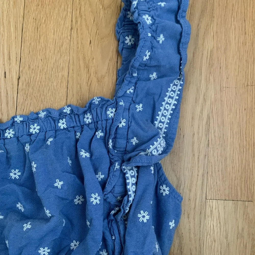 Old Navy Chambray Blue Embroidered Top, Floral Ruffle size medium - Picture 6 of 10